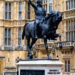 Статуя Ричарда I около Вестминстерского дворца, где он был коронован
