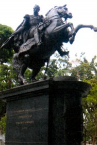 Конная статуя Боливара в Каракасе (Венесуэла)