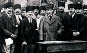 Ататюрк с соратниками