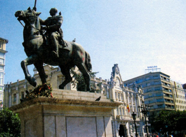 Конная статуя генерала Франко в Сантандере (Испания)