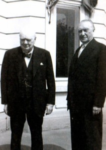 Уинстон Черчилль и Конрад Аденауэр. Фото Федерального архива Германии. 1956 г.