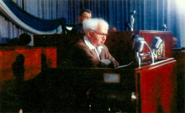Бен-Гурион выступает в парламенте 1957 г.