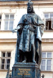 Памятник Карлу IV у Карлова моста в Праге