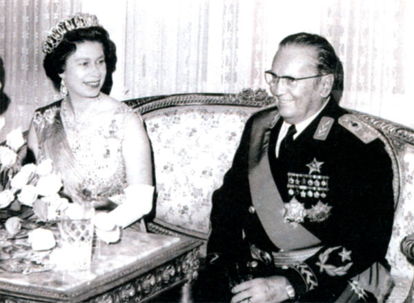 Королева Великобритании Елизавета во время визита в Югославию и Иосип Броз Тито. 1972 г.