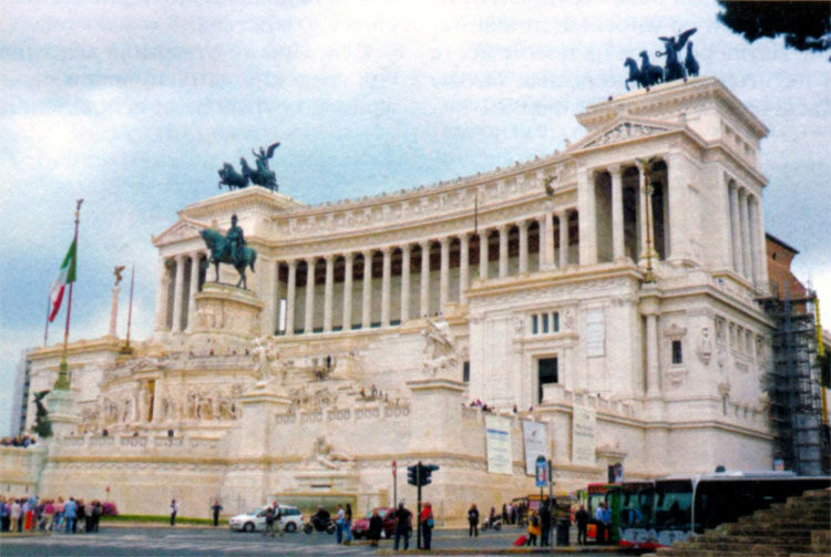 Памятник Виктору Эммануилу II на площади Венеции около Капитолийского холма в Риме. 1911 г.
