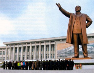 Памятник Ким Ир Сену в Пхеньяне (Северная Корея)