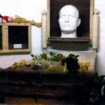 Гробница Бенвенуто Муссолини в семейном склепе на кладбище в Предаппио