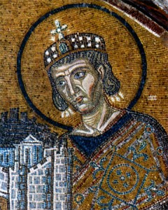 Константин Великий приносит город в дар Богородице. Мозаика над входом в собор Святой Софии